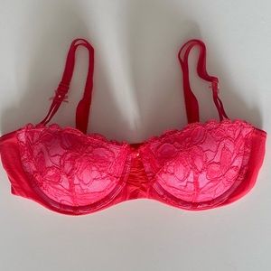 NWT Victoria’s Secret Balconet Push-up Bra 34C